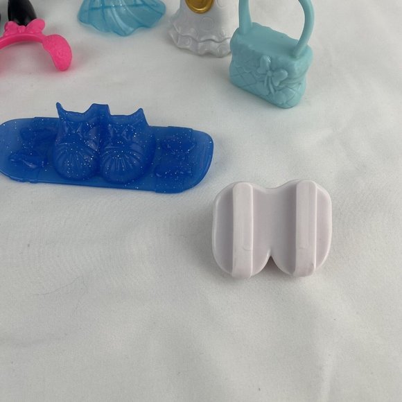 Minnie Mouse Snap & Style Winter Snowboard Ice Skating Lot of 12 Posable Doll - Picture 4 of 7